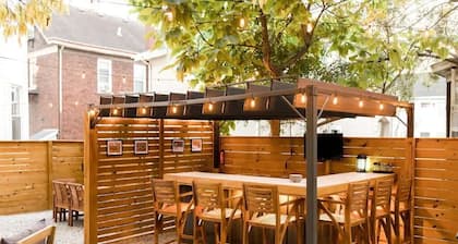 The Oasis- Hot tub&Walk to Bars