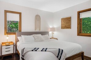 3 Schlafzimmer, Schreibtisch, Bügeleisen/Bügelbrett, Reisekinderbett