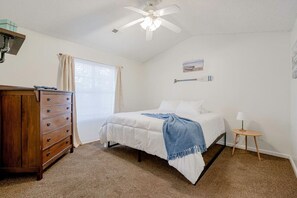 2 bedrooms, desk, travel cot, WiFi