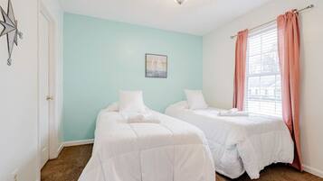 2 bedrooms, desk, travel cot, WiFi