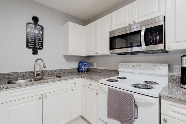 Fridge, oven, stovetop, coffee/tea maker