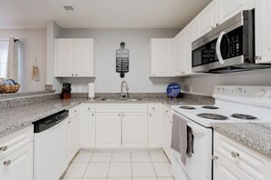 Fridge, oven, stovetop, coffee/tea maker