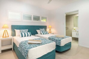 8 bedrooms, iron/ironing board, WiFi, bed sheets - The Last Resort: A Two Pool Luxury Villa (Palm Cove)