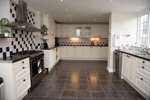 Kühlschrank, Ofen, Herdplatte, Geschirrspüler