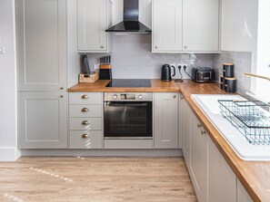 Private kitchen - 3 bedroom accommodation in Dornoch (Dornoch)