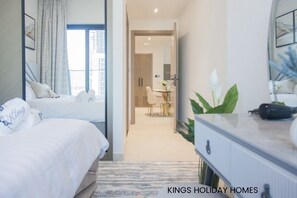 2 bedrooms - Kings homes @binghatti canal with Private jacuzzi (Dubai)