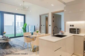 Private kitchen - Kings homes @binghatti canal with Private jacuzzi (Dubai)