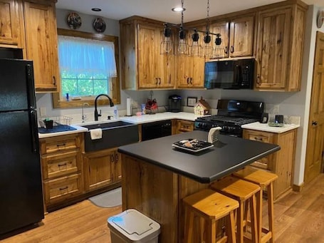 Fridge, microwave, oven, stovetop. The Upstairs Hideaway