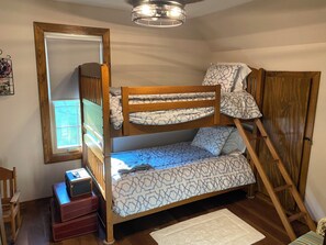 2 dormitorios, tabla de planchar con plancha, wifi gratis y ropa de cama