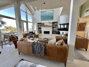 Téléviseur connecté, foyer, livres