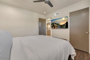 1 habitación, tabla de planchar con plancha, wifi y ropa de cama