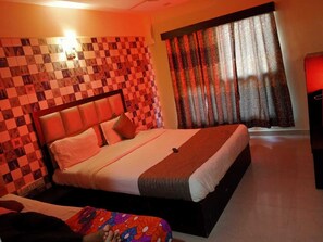 Desk, free WiFi - Hotel Dream Inn (Ahmedabad)