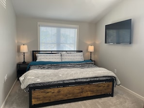 4 bedrooms, desk, iron/ironing board, free WiFi - "Serenity"-St. Patrick's Creek w/ private pier (Avenue)