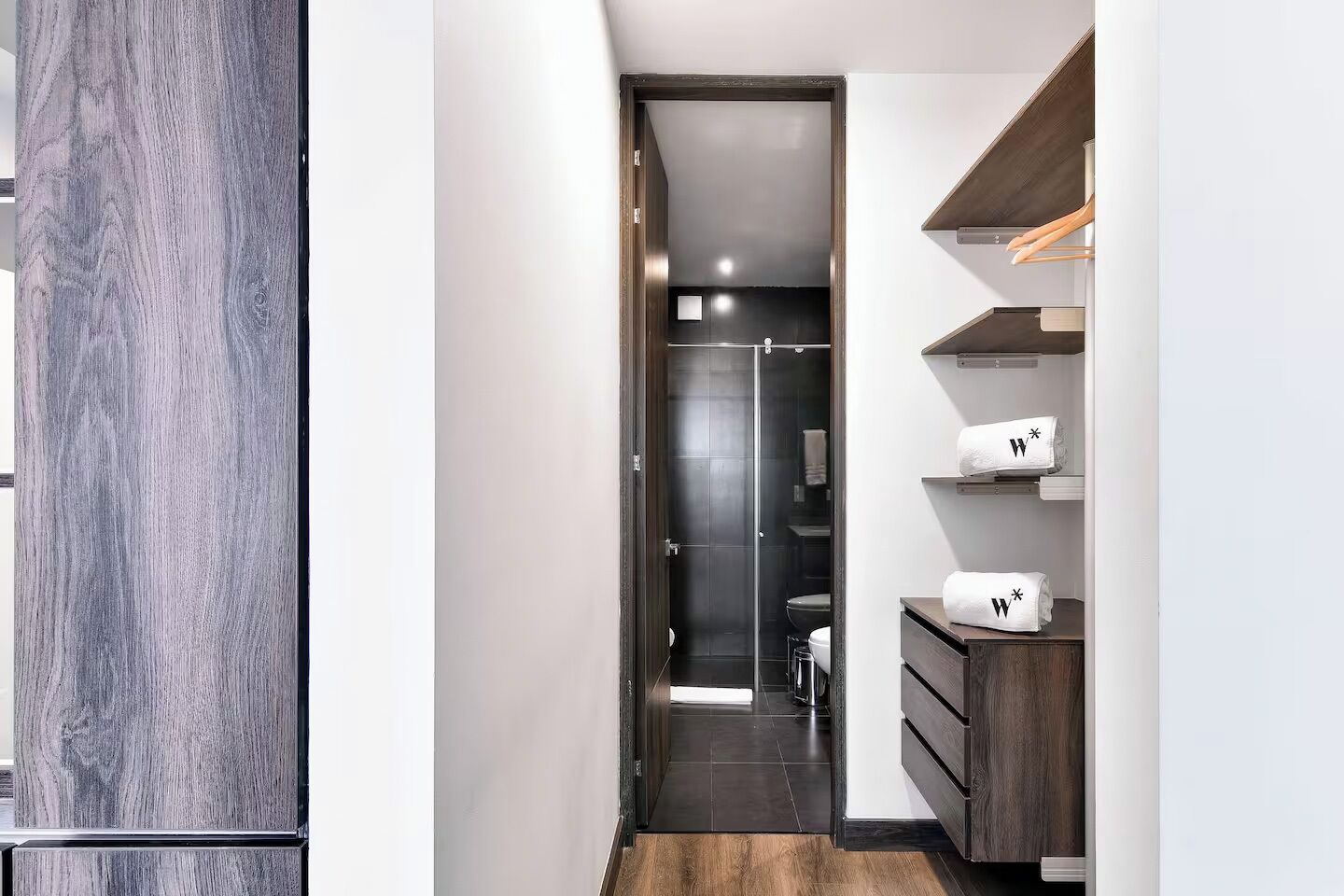 Classic Apartment | Bilik Mandi | Pancuran mandi, pengering rambut, lantai dipanaskan, tuala disediakan 