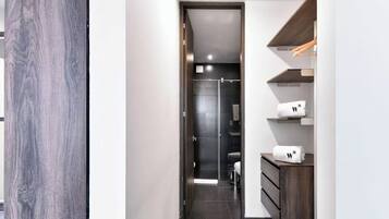 Classic Apartment | Bilik Mandi | Pancuran mandi, pengering rambut, lantai dipanaskan, tuala disediakan