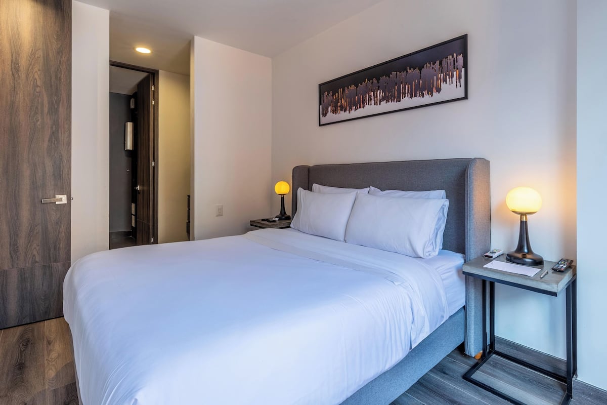 Classic Apartment | Premium bedding, free WiFi, bed sheets