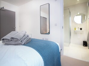 3 bedrooms, free WiFi, bed sheets