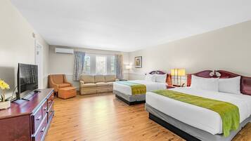 Deluxe Studio Suite | Desk, laptop workspace, free WiFi, bed sheets