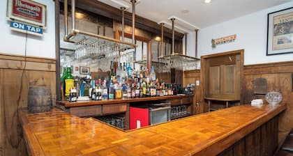 Grey Bonnet Inn