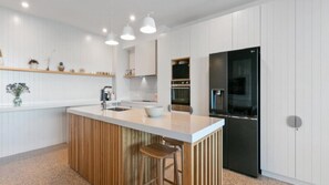 Mikrowelle, Ofen, Herdplatte, Geschirrspüler