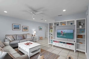 TV, fireplace, offices - Heated Pool, Game Room, Mini Golf, 9 min to IMG (Bradenton)