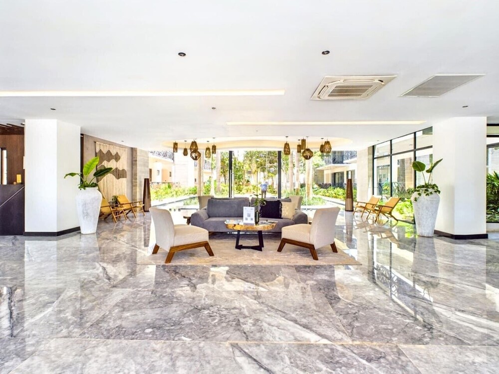 Penthouse in Luxury Condo with Fitness Center 24H Reception and Rooftop