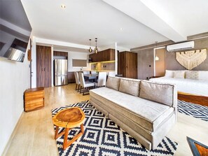 3 bedrooms, desk, iron/ironing board, travel crib