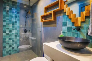 Shower, eco-friendly toiletries, hair dryer, towels