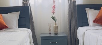 Cozy Apartment Near Acacia Mall, Unlimited WIFI, Netflix, Free Parking 2BRM