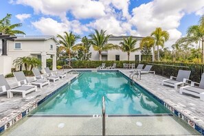 Pool - Your Dream Naples Seasonal Home: Elegant Townhouse Between Mercato & 5th Ave (Naples)