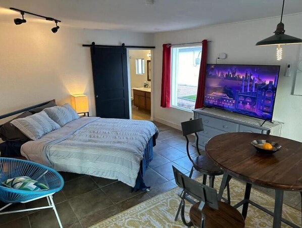 1 bedroom, WiFi - Yucca Casita in Heart of Las Vegas! (Las Vegas)