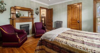 The Chandelier Bed & Breakfast ROOM#3