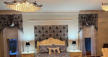 The Chandelier Bed & Breakfast ROOM#4
