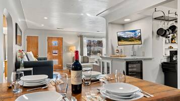 Apartment, Multiple Beds, Kitchen (516 W Mountain Ave - Upper) | Dining