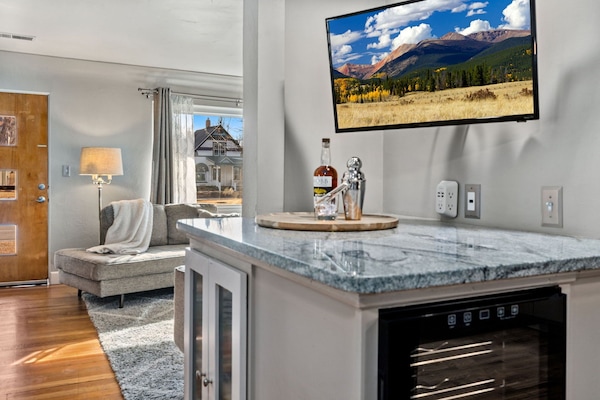 Apartment, Multiple Beds, Kitchen (516 W Mountain Ave - Upper) | Interior
