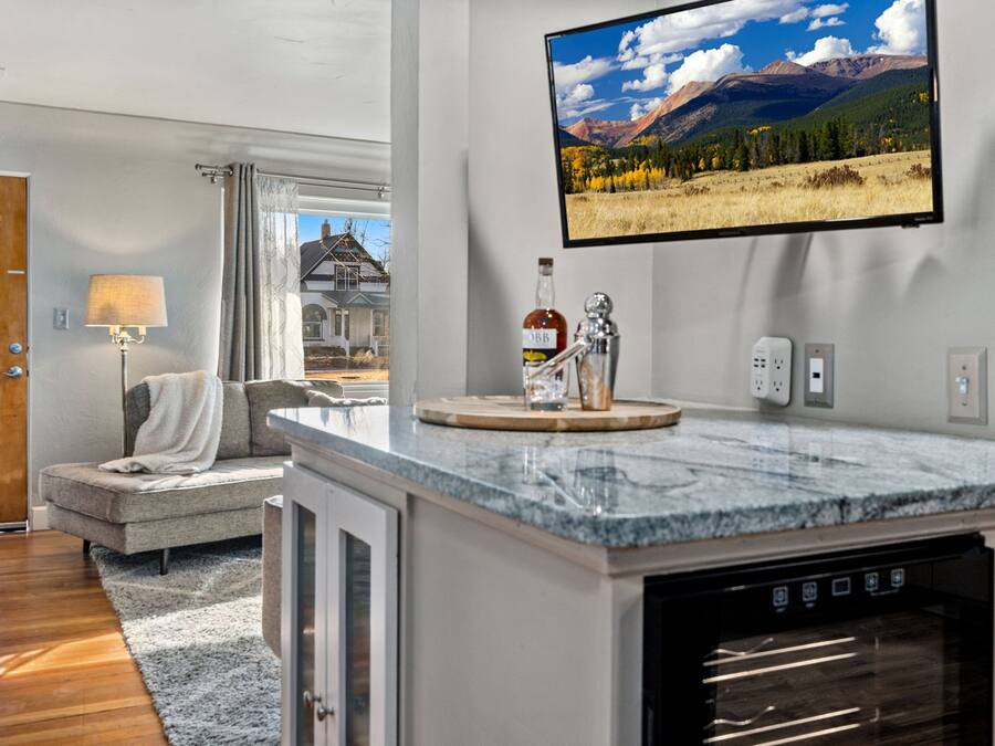 Apartment, Multiple Beds, Kitchen (516 W Mountain Ave - Upper) | Interior