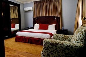 Deluxe Room | Soundproofing, free WiFi - The Guest House Ikoyi (Lagos)