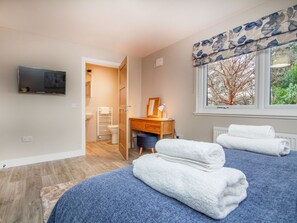 3 bedrooms, free WiFi, bed sheets - 3 bedroom accommodation in Inverness (Inverness)