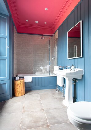 Hair dryer, towels - A luxuriously appointed farmhouse with excellent entertaining space for groups. (Haddington)