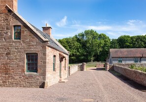 Exterior - A beautifully renovated rural retreat for families and groups set in extensive grounds. (Haddington)