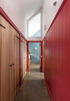 المنشأة من الداخل