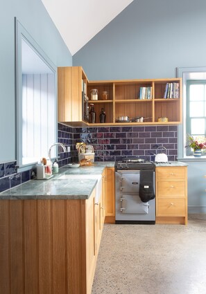 Refrigerador, microondas, horno y lavavajillas