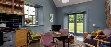 Téléviseur connecté, table de ping-pong