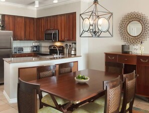 Dining - Hyatt Windward Pointe 2 bdrm 2 ba full kitch view
 (Key West)