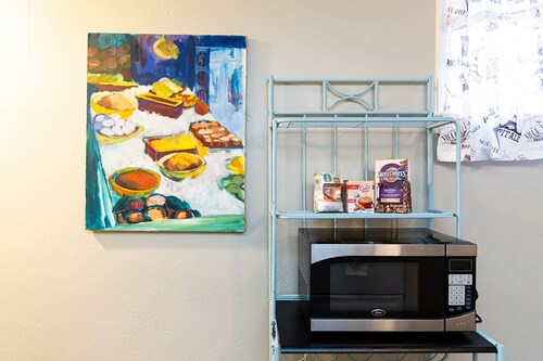 Garden Level Apt Mtn Ave, 8 Min Walk to Old Town!