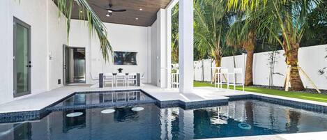 Piscine extérieure, piscine chauffée