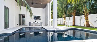 Luxury 7BR|Gulf & Bay Views +1 min Walk to Beach