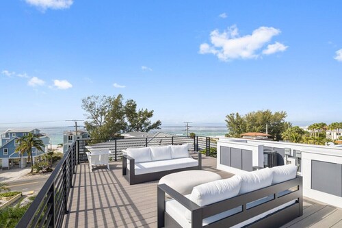 View from the top! Walk to the beach!