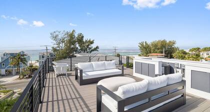 View from the top! Walk to the beach!