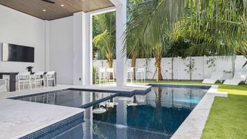 Piscine extérieure, piscine chauffée